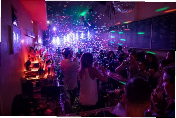 芬威球场附近6万人观赛派对酒吧在哪？